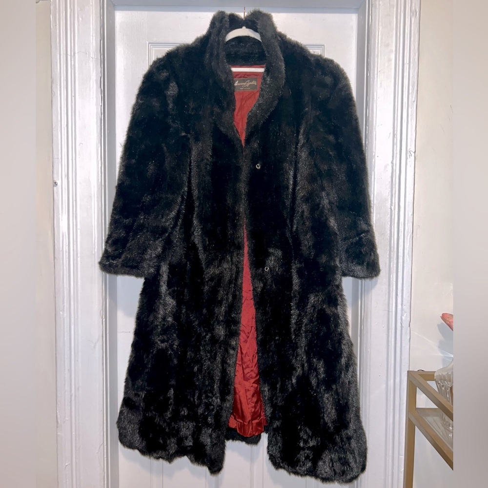 VINTAGE AMERICAN SIGNATURE Black Long Faux Fur Strong Shoulder Coat